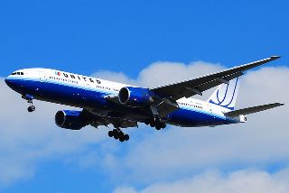 United Airlines B777-222 (Kevin_Koske)