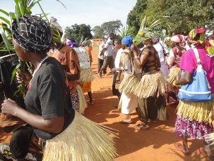 Women performing a traditional dance to welcome retired General Alison Monani Magaya, a former senior member Sudan’s ruling National Congress Party who has joined the SPLM, to Western Equatoria, South Sudan, Nov. 10, 2010 (ST)