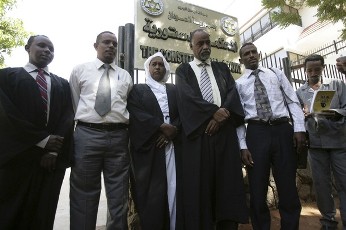 constitutional court as part of their legal bid to halt a referendum on southern Sudanese independence, in Khartoum December 12, 2010 (Reuters)