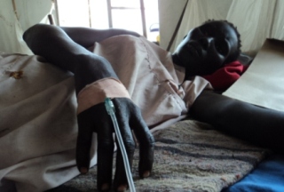 Amuor Ajith, who was wounded trying to prevent her son being abducted in Baidit, nurses her knee injured in Bor hospital, Jongeli state South Sudan. Dec. 17, 2010 (ST)