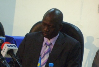 Garang Diing, the Energy and Mining Minister in the southern government briefing the journalists at the weekly media briefing organized by the Information and Broadcasting Ministry. Sept. 11, 2010 (ST)