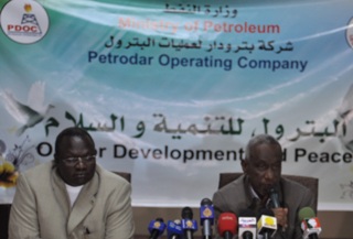 Sudan's Vice President Ali Osman Taha and his southern counter part Riek Machar co-chairing a meeting on future of post-referendum oil operations in Falluj, South Sudan. Dec. 6, 2010 (ST)