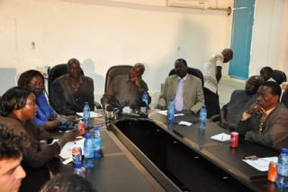 Southern Sudan Referendum Bureau officials, headed by Justice Chan Reec Madut (Center), announces regitration results for South Sudan's independence referendum at a media forum organized by the Information and Broadcasting Ministry in Juba, South Sudan. Dec. 14, 2010 (ST)