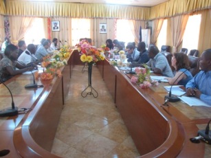 Aid agencies at meeting at Western Equatoria State secretariat on Jan 25, 2011 in Yambio (Richard Ruati)