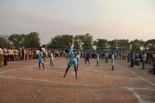 Girls volleyball team Akon Buoi action against their coaches at a match in Rumbek. Jan 29, 2011 (ST)