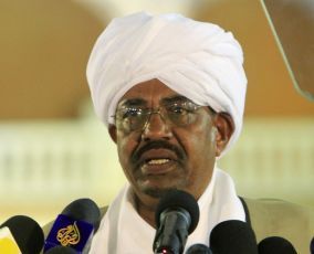 Sudan President Omar Hassan Al-Bashir during his address to the nation on the occasion of Sudan’s 55th anniversary of independence at the Presidential Palace in Khartoum, December 31, 2010 (Reuters)