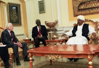 Sudan's President Omar Hassan al-Bashir (R) meets former U.S. President Jimmy Carter, who is in Sudan as a referendum observer, in Khartoum January 8, 2011 (Reuters)