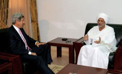 Sudanese presidential advisor Ghazi Salah Al-Deen (R)  meets US Senator John Kerry in Khartoum on November 6, 2010 (Getty)