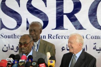 Southern Sudan Referendum Commission (SSRC) Chairperson Mohamed Ibrahim Khalil (L) addresses the media with former U.S. President Jimmy Carter, in Sudan as a referendum observer, at the Commission's headquarters in Khartoum January 7, 2011 (Reuters Pictures)