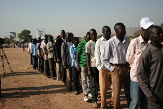 Voters at Dr. John Garang mausoleum polling station in Juba. Long queues and huge turn-out marred the commencement of voting in South Sudan's self-determination referendum. Jan 9, 2011 (ST