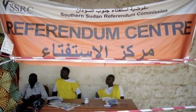 Officials from the South Sudan Referendum Commission (SSRC) wait to register voters in Juba, south Sudan, December 8, 2010. (Reuters)