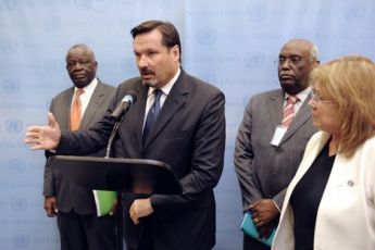 Georg Charpentier, Deputy Special Representative for the UNAMID, briefs reporters following the ninth Tripartite (AU-UN-Sudan) Coordination Mechanism meeting on Darfur, Sept 27, 2011 (Photo UN)