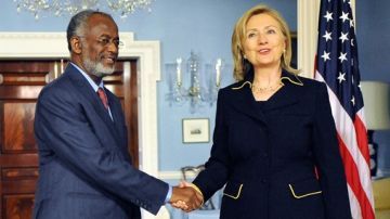 Sudan Foreign Minister Ali Karti (L) U.S. Secretary of State Hillary Clinton (R) (website of U.S embassy in Sudan)