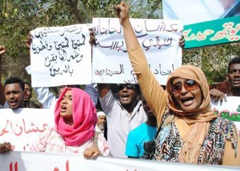 طلاب سودانيين يتظاهرون في الباكستان تضامنا مع الثورة في السودان