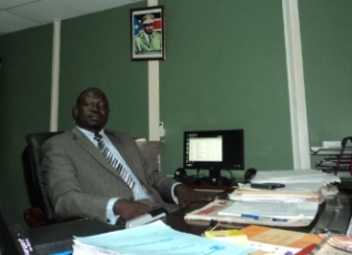 Lual Akol Nhial, GOSS Liaison Educational Attaché to Uganda speaking in Kampala. (ST)