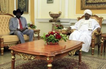 Sudan's President Omar Hassan al-Bashir (R) meets First Vice President and southern president Salva Kiir in Khartoum January 27, 2011 (Reuters Pictures)