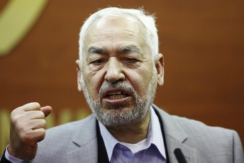 Sheikh Rachid Ghannouchi, leader of Tunisia's Ennahda party, speaks during a news conference in Istanbul March 2, 2011 (Reuters)