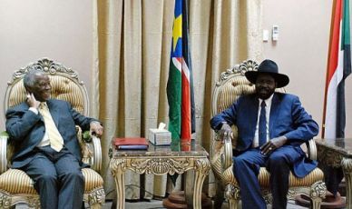 President of the Government of South Sudan, Salva Kiir (L) and chair of African Union High-Level Implementation Panel, Thabo Mbeki (AFP)