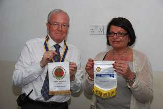 Michael Elmquist, the acting president of Rotary Club of Juba (L) and president-elect Nina Ledang from Rotary Club of Kristiansand, Norway, 1 March 2011 (www.rotaryclubofjuba.org)