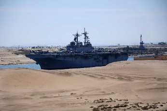 The USS Kearsarge warship transits through the Suez Canal in the Egyptian port of Ismailia on March 02, 2011 (AFP)