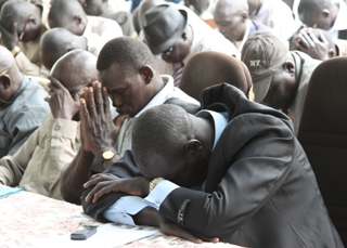 Cueibet Commissioner Isaac Mayom Malek (right) and Assembly Speaker John Marik Makur (left) under youth critizism in Cueibet, Lakes state, South Sudan. March 27, 2011 (ST)