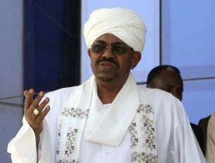 Sudan President Omer al-Bashir arrives at Khartoum airport March 31, 2011 (REUTERS PICTURES)