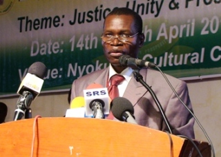 Bangasi Joseph Bakoso, governor of Western Equatoria state delivers his keynote speech in Juba. April 14, 2011 (ST)