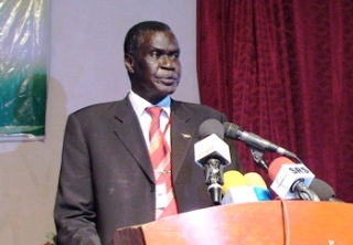 Clement Wani Konga, governor of Central Equatoria state delivers his keynote speech in Juba. April 14, 2011 (ST)