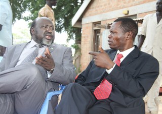 Lakes state Governor Chol Tong at left and Governor of W. Equatoria state Joseph Bakasoro (ST)