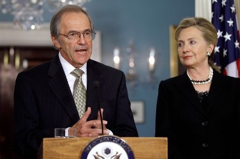 Princeton Lyman (L) delivers remarks after U.S. Secretary of State Hillary Clinton announced his appointment to be the new special envoy to Sudan in the Treaty Room at the Department of State March 31, 2011 in Washington, DC. (AFP)