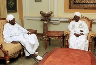 NUP leader Al-Sadiq al-Mahdi (L) and Sudan’s President Omar Al-Bashir (R) (FILE)