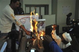 Eritrean protesters burn an image of President Afewerki in Ethiopia, April 2011 (AP)