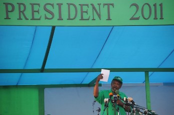 Djibouti's incumbent leader Ismail Omar Guelleh speaks during a rally in a stadium, on April 6, 2011 (AFP)
