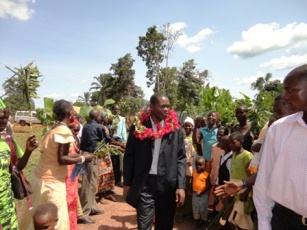 Governor of Western Equatoria state, Bangasi Joseph Bakosoro is welcomed at an HIV/AIDS centre, Yambio, 17 May 2011 (ST)