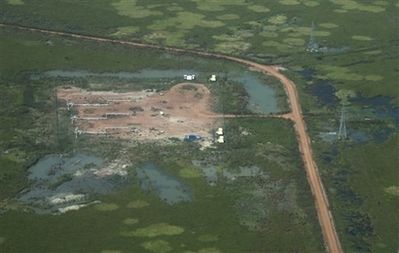An aerial view of an oil field near the town of Bentiu, central Sudan, Tuesday, Dec. 11, 2007.  (AP)