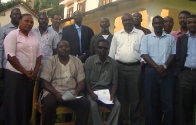 From the left Abdel Wahid Al-Nur (L) and Minni Minnawi pose for a collective photo with leading figures from the group after the signing of alliance pact on 14 May 2011 (photo slmasecularsudan.com)