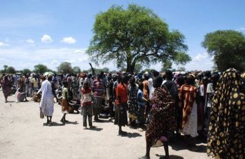 Internally displaced people gather in Turalei, in the south's Twic county, about 130 km (80 miles) from Abyei town, May 27, 2011 (Reuters Pictures)