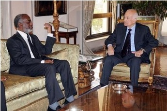 Egyptian foreign minister Nabil Elaraby (L) meeting with his Sudanese counterpart Ali Karti in Cairo May 7, 2011 (Egypt Foreign Ministry website)