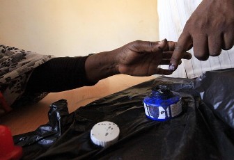 A polling officer marks a man's finger at a polling centre during the second voting day in Kadugli, in South Kordofan State May 3, 2011 (Reuters)