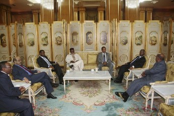 Sudan's President Omar Hassan al-Bashir (R) speaks with African leaders during the Africa Panel high-level talks in Addis Ababa June 12, 2011 (Reuters)