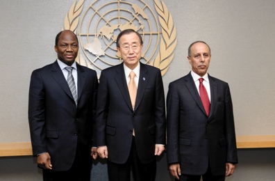 Secretary-General Ban Ki-moon meets Djibril Bassole, Joint AU-UN Chief Mediator of Darfur (Left) and the Minister of State for Foreign Affairs of Qatar H.E. Ahmad bin Abdullah Al-Mahmoud (photo UN)