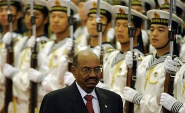 Sudan's President Omer Hassan al-Bashir reviews the Chinese military honor guard during a welcoming ceremony at the Great Hall of the People in Beijing, China Wednesday, June 29, 2011. (AP)