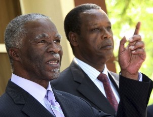 Former South African President Thabo Mbeki (L) speaks during a news conference in Juba April 7, 2011 (Reuters)