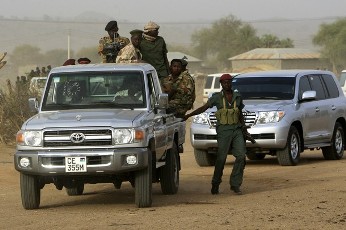 SPLM military soldiers guard the car of SPLM governor candidate Abdul Aziz Al-Hilu as he arrives to vote at a polling centre in Kadogli in South Kordofan state, May 2, 2011 (Reuters)