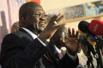 South Sudan's VP Riek Machar speaks during a press conference after meeting Sudan's VP Ali Osman Taha in Khartoum, May 30, 2011, to discuss the disputed Abyei region. (Reuters)