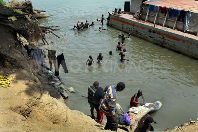 Some residents in Juba bathe in the river Nile (photo Demotix)