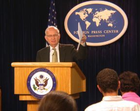 Former US envoy to Sudan Roger Winter (FILE)