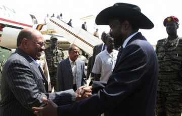 FILE - First Vice President of Sudan and President of the Government of Southern Sudan Salva Kiir Mayardit (R) welcomes Sudan's President Omar al-Bashir for a presidency meeting, at Juba airport April 7, 2011 (Reuters)