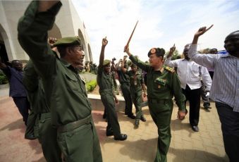 Sudan's military First Commander Ismat Abdel Rahman (3rd R) waves to supporters during a rally to voice support for the northern army in Khartoum May 26, 2011 (REUTERS PICTURES)