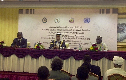 From the left, Djibril Bassole, Ahmed bin Abdullah Al-Mahmoud and Ibrahim Gambari at a press conference held Friday 15 July in Doha on day after the siging of a peace agreement between Khartoum and the LJM rebels (ST)